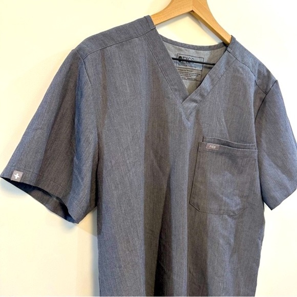 FIGS Catarina grey shirt sleeve scrub top - Picture 6 of 8